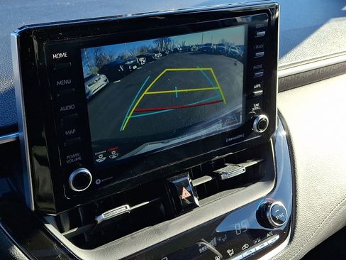 Used 2022 Toyota Corolla Cross XLE w/ Convenience Package image 18