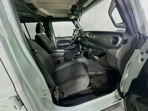 Used 2023 Jeep Wrangler Unlimited AWD/4WD image 29