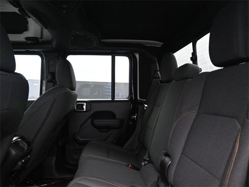 Used 2024 Jeep Gladiator Sport image 16