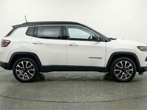 Used 2025 Jeep Compass Limited image 11