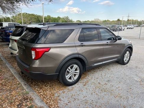 Used 2021 Ford Explorer XLT image 3