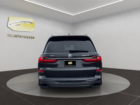 Used 2022 BMW X7 M50i image 6