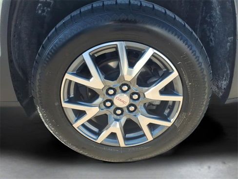 Used 2023 GMC Acadia SLT image 25