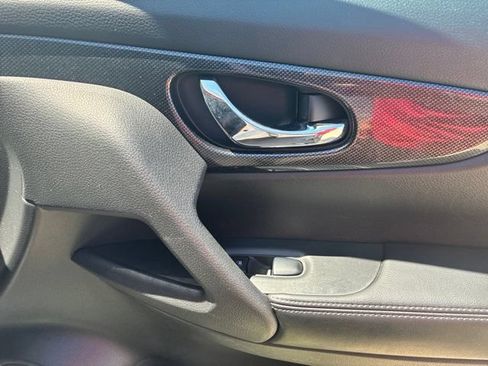 Used 2016 Nissan Rogue SL w/ SL Premium Package FWD image 14