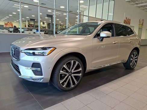Used 2023 Volvo XC60 B5 Ultimate w/ Climate Package AWD/4WD image 3