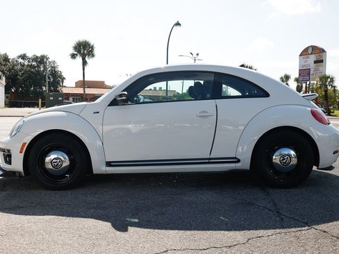 Used 2013 Volkswagen Beetle Turbo FWD image 4