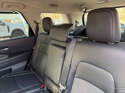 Used 2025 Nissan Pathfinder SL image 27