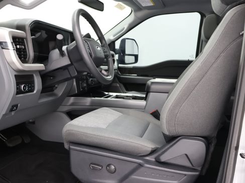 Used 2025 Ford F250 XLT w/ Black Appearance Package AWD/4WD image 8