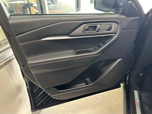Used 2025 Ford Explorer ST-Line w/ Premium Package AWD/4WD image 16