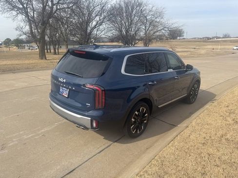 Used 2023 Kia Telluride SX image 3
