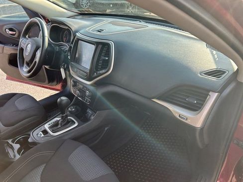 Used 2017 Jeep Cherokee Latitude w/ Safety/Convenience Group image 23