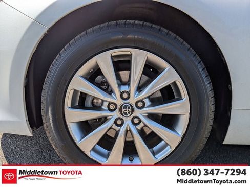 Used 2017 Toyota Camry XLE w/ Moonroof Package FWD image 9