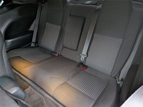 Used 2015 Dodge Challenger SXT image 21