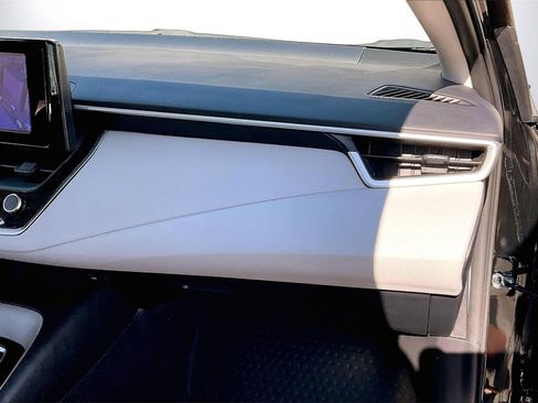 Used 2025 Toyota Corolla LE image 20