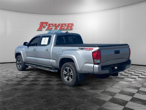 Used 2017 Toyota Tacoma TRD Sport w/ Tow Package image 3