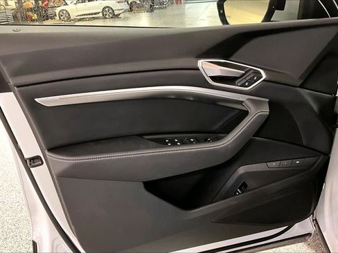 Certified 2022 Audi e-tron Premium image 21