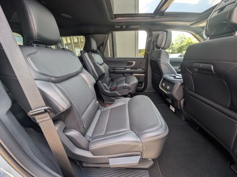 New 2027 Ford Expedition Platinum w/ Stealth Appearance Package AWD/4WD image 7
