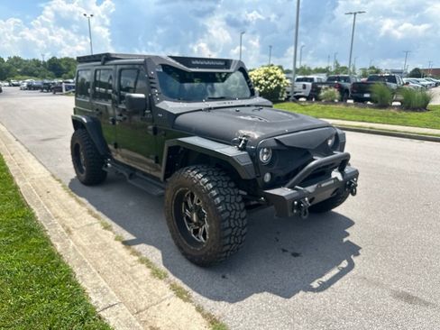 Used 2017 Jeep Wrangler Unlimited Sahara w/ Dual Top Group AWD/4WD image 2