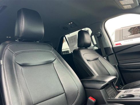 Used 2022 Ford Explorer Limited image 18