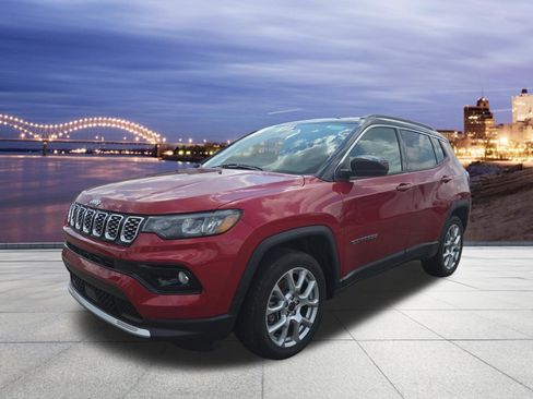 Used 2025 Jeep Compass Limited AWD/4WD image 1