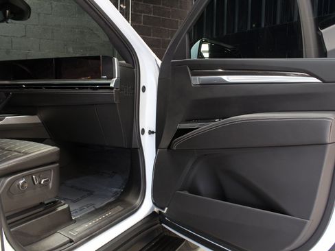 Used 2026 Cadillac Escalade V AWD/4WD image 26