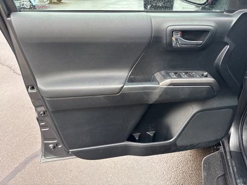 Used 2016 Toyota Tacoma TRD Off-Road w/ Towing Package image 18