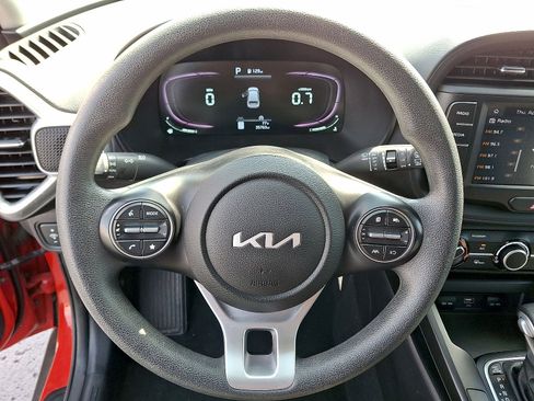 Used 2023 Kia Soul LX w/ LX Technology Package FWD image 30