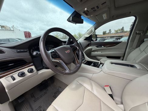 Used 2017 Cadillac Escalade Luxury AWD/4WD image 15