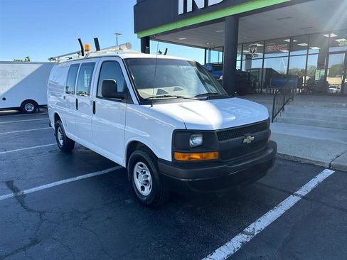 Used 2011 Chevrolet Express 2500 RWD image 2