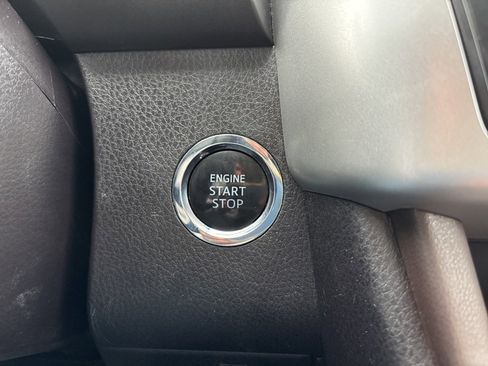 Used 2018 Toyota Highlander Limited image 12