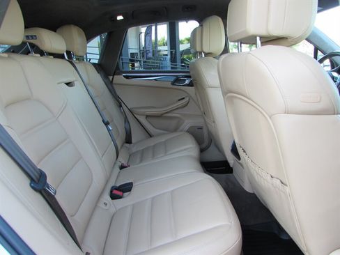 Used 2016 Porsche Macan Turbo AWD/4WD image 33