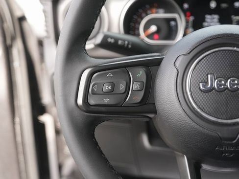 Used 2023 Jeep Gladiator Willys image 22