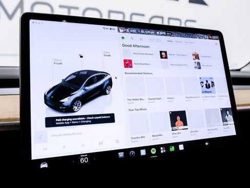 Used 2022 Tesla Model Y Long Range AWD/4WD image 26