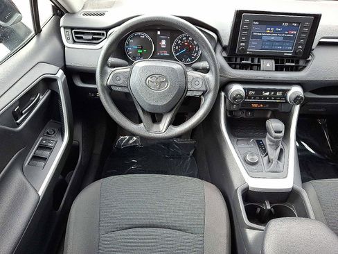 Used 2022 Toyota RAV4 LE image 11