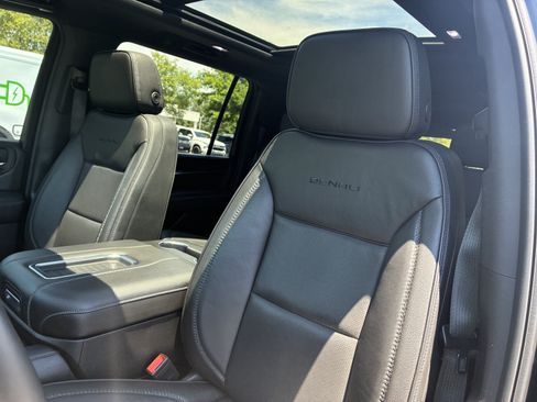 Used 2024 GMC Yukon XL Denali AWD/4WD image 23