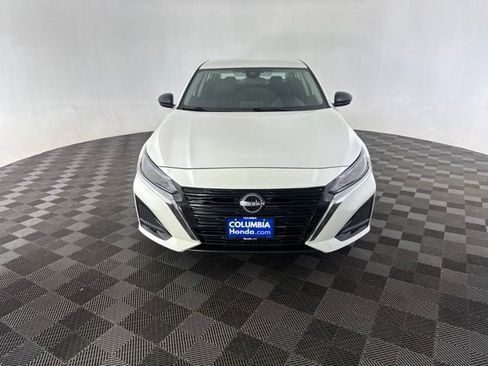 Used 2025 Nissan Altima 2.5 SV FWD image 3