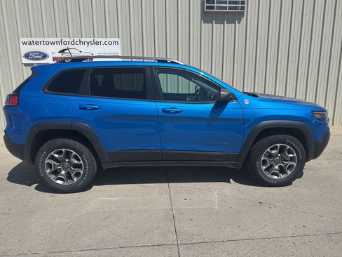 Used 2021 Jeep Cherokee Trailhawk w/ Trailer Tow Group AWD/4WD image 1
