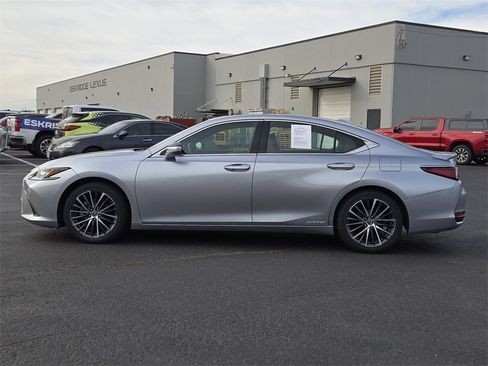 Used 2022 Lexus ES 300h 300h w/ Premium Package image 4
