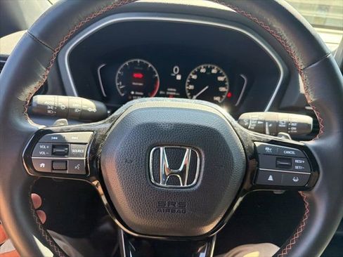 Used 2025 Honda Pilot Sport image 25