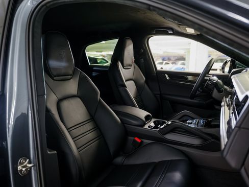 New 2026 Porsche Cayenne Turbo GT image 28