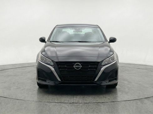 Used 2025 Nissan Altima 2.5 SV image 2