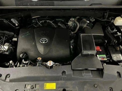 Used 2018 Toyota Highlander SE image 43