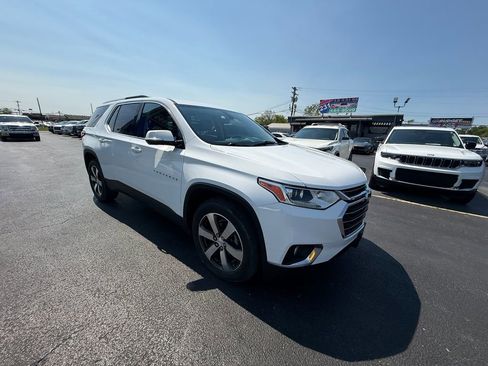 Used 2018 Chevrolet Traverse LT image 1