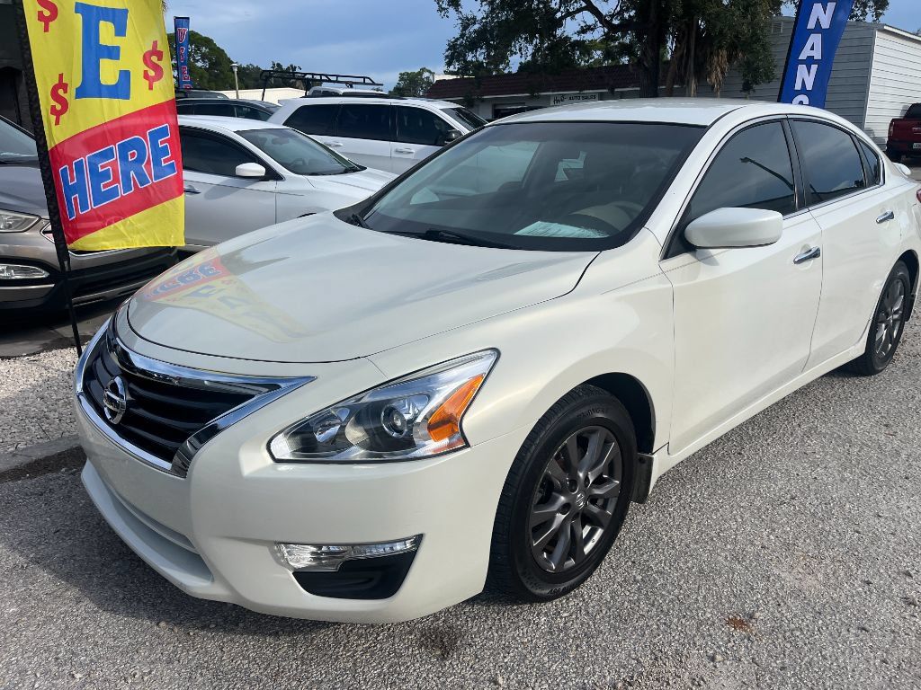 Used 2015 Nissan Altima 2.5 S w/ Sport Value Package FWD image 1