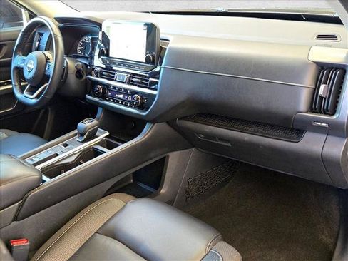 Used 2022 Nissan Pathfinder SL w/ Lighting Package (N92) FWD image 24
