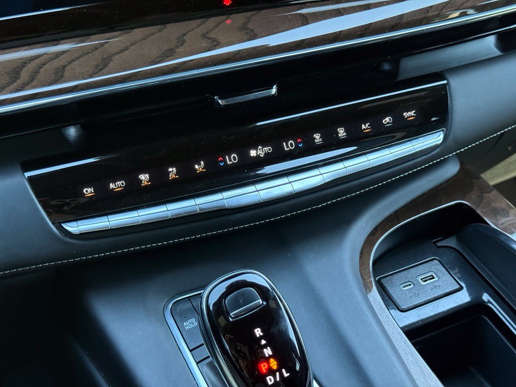 Used 2023 Cadillac Escalade ESV Sport Platinum w/ Heavy-Duty Trailer Package AWD/4WD image 37