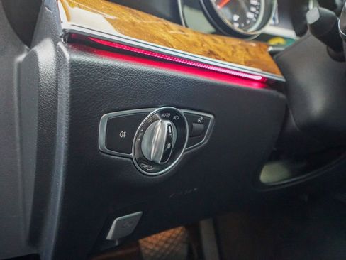 Used 2017 Mercedes-Benz E 300 4MATIC image 18