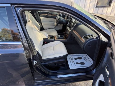 Used 2016 Chrysler 300 C Platinum w/ Safetytec Plus Group image 38