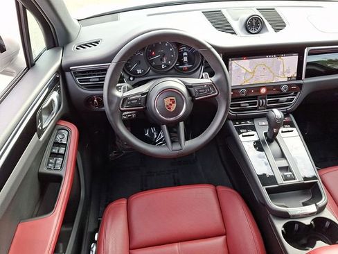 Used 2025 Porsche Macan image 14