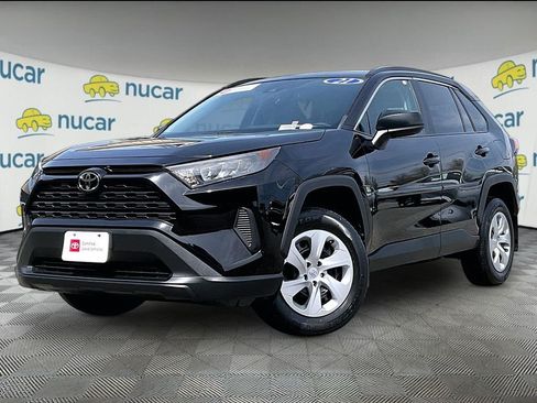 Used 2021 Toyota RAV4 LE AWD/4WD image 3